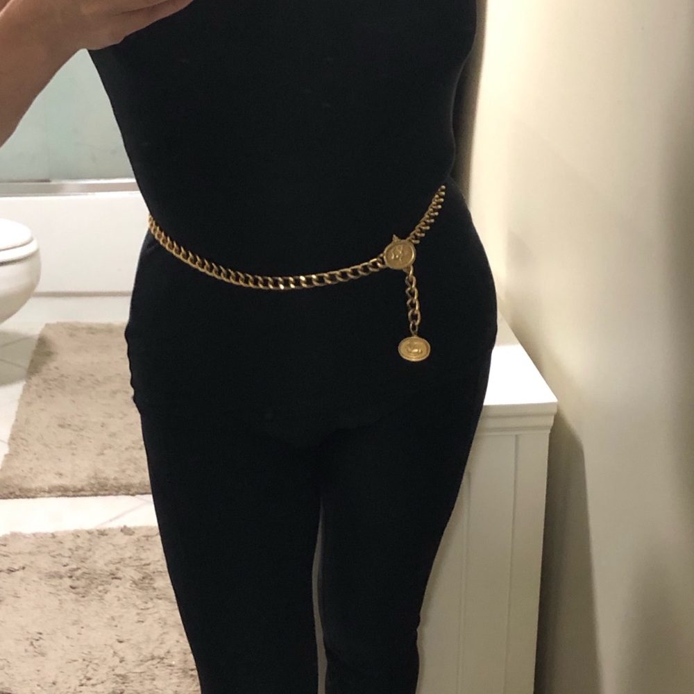 Gorgeous gold vintage chain belt